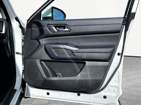 Used 2024 Nissan Pathfinder SL image 24