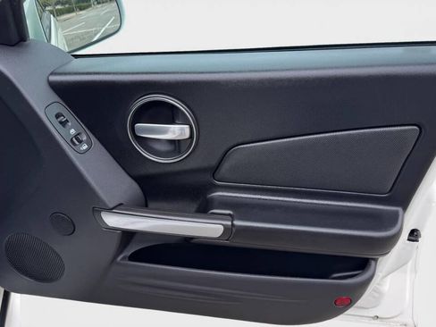 Used 2006 Pontiac Grand Prix Base 4dr Sedan w/ Sun And Sound Package image 16