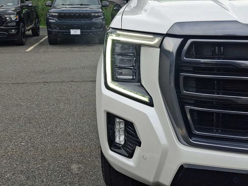 Used 2022 GMC Yukon AT4 AWD/4WD image 9