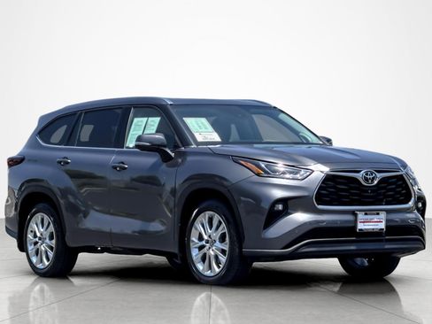 Certified 2024 Toyota Highlander Limited FWD image 7