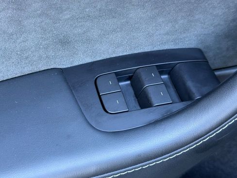 Used 2023 Tesla Model Y Performance image 13