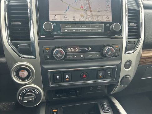 Used 2021 Nissan Titan SL w/ Moonroof Package image 19