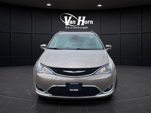Used 2017 Chrysler Pacifica Touring-L Plus w/ Advanced Safetytec Group FWD image 2
