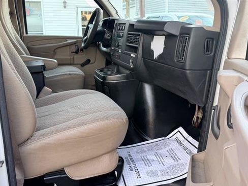 Used 2011 Chevrolet Express 2500 RWD image 11
