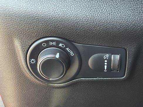 Used 2024 Jeep Compass Sport image 30