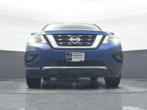 Used 2017 Nissan Pathfinder Platinum w/ Cargo Package image 18