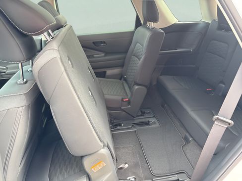 New 2026 Nissan Pathfinder SV w/ SV Premium Package FWD image 37