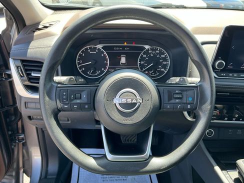 Used 2022 Nissan Rogue SV FWD image 11