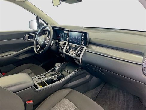 Used 2023 Kia Sorento LX image 32