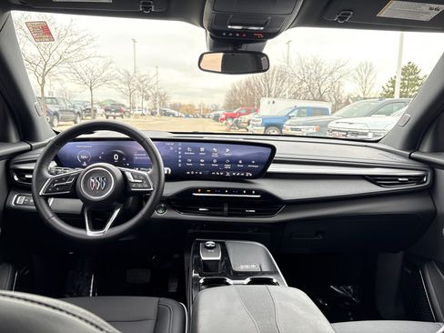 Used 2025 Buick Enclave Preferred image 28