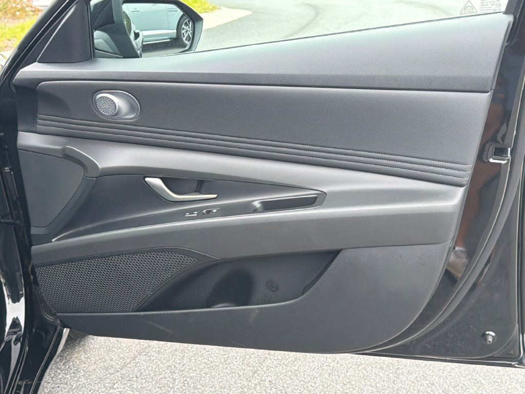 Used 2023 Hyundai Elantra SEL w/ Convenience Package FWD image 16