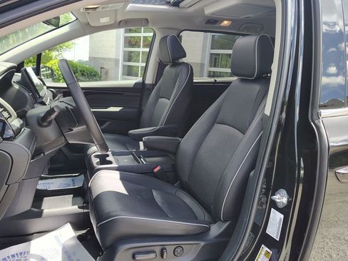 Used 2025 Honda Odyssey Elite image 12