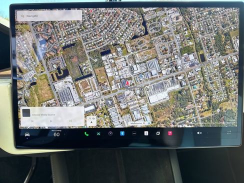 Used 2022 Tesla Model X image 28