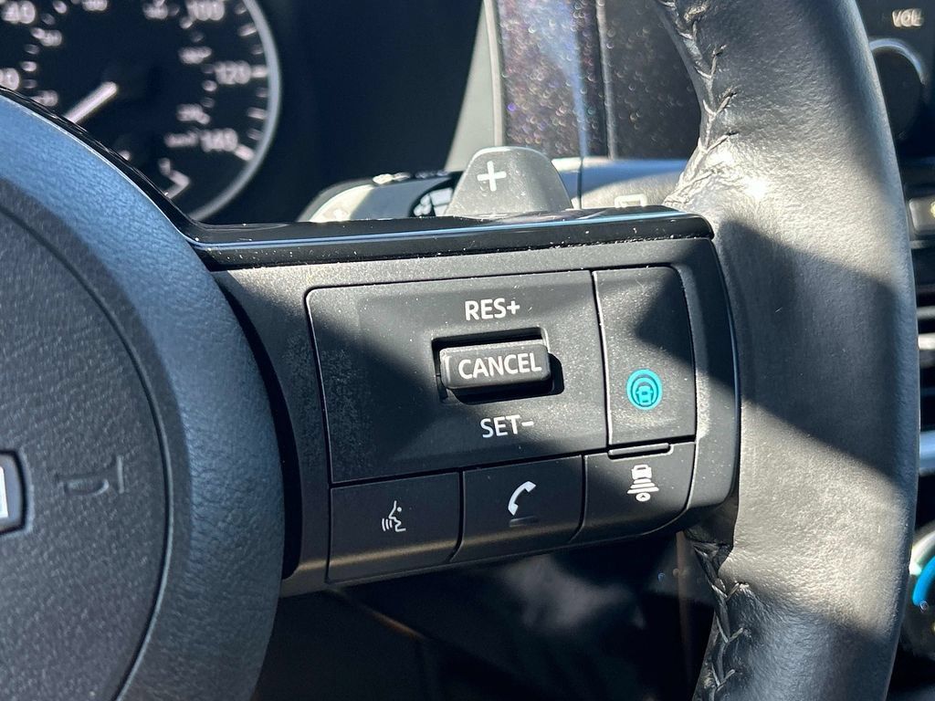 Used 2022 Nissan Pathfinder SL AWD/4WD image 22