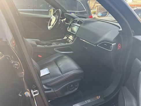 Used 2017 Jaguar F-PACE S image 9