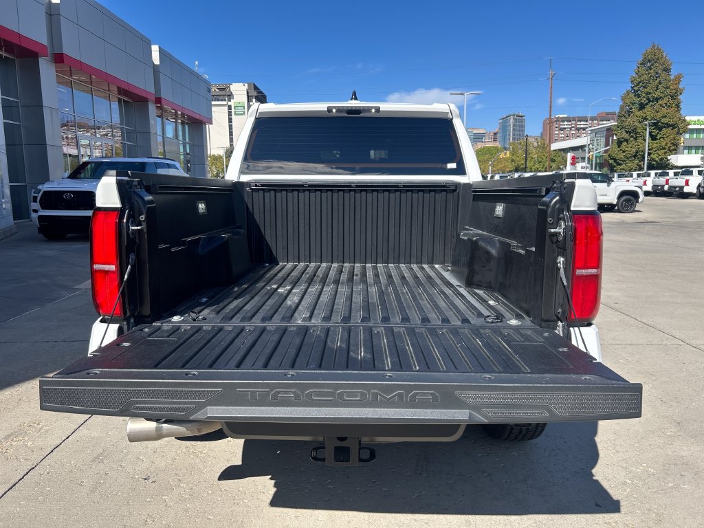 Certified 2025 Toyota Tacoma TRD Off-Road AWD/4WD image 15