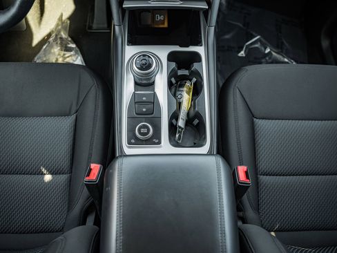 Used 2022 Ford Explorer XLT image 33