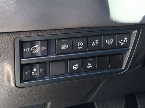 Used 2024 Toyota Tundra Platinum RWD image 26
