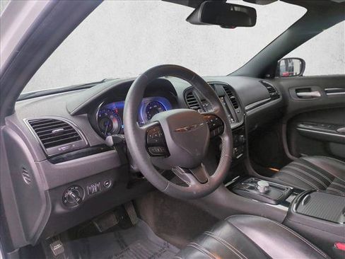 Used 2018 Chrysler 300 S image 10