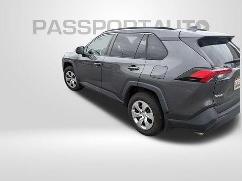 Used 2021 Toyota RAV4 LE FWD image 4