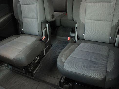 Used 2023 Chevrolet Traverse LT FWD image 17