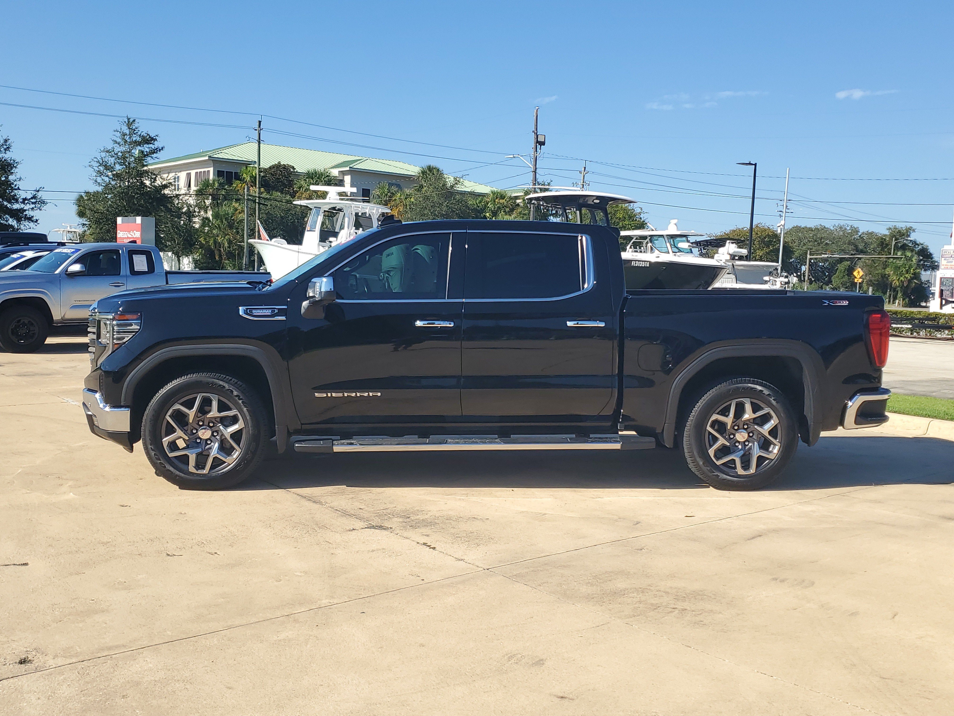 Used 2022 GMC Sierra 1500 SLT w/ SLT Premium Plus Package AWD/4WD image 2