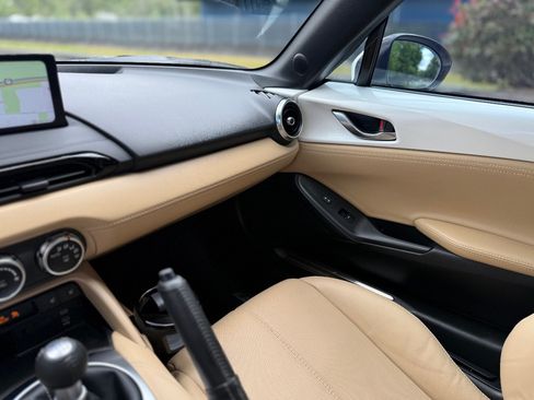Used 2025 MAZDA MX-5 Miata RF Grand Touring RWD image 25