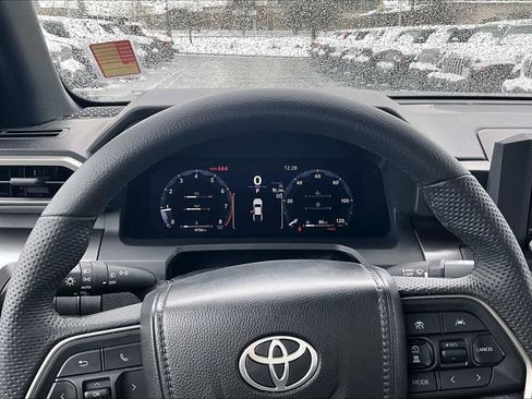 Used 2025 Toyota Tacoma TRD Off-Road image 18