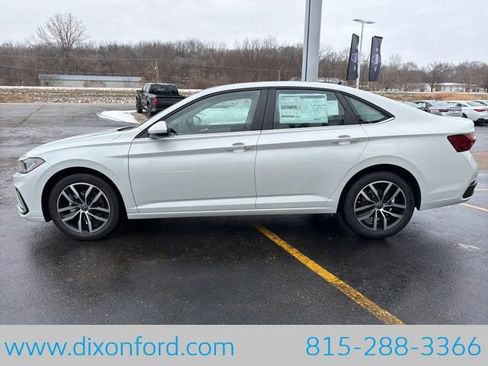 New 2026 Volkswagen Jetta SE FWD image 4