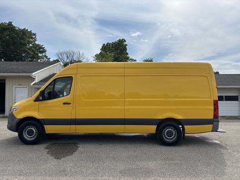 Used 2021 Mercedes-Benz Sprinter 2500 w/ Acoustic Package image 9
