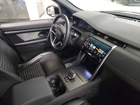 Certified 2024 Land Rover Discovery Sport Dynamic SE image 11