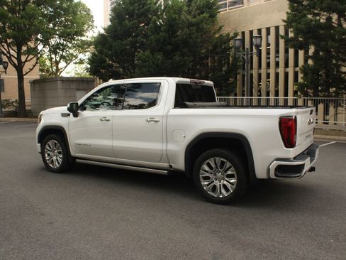 Used 2020 GMC Sierra 1500 Denali w/ Denali Ultimate Package AWD/4WD image 9