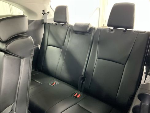 Used 2023 Toyota Highlander XLE image 29