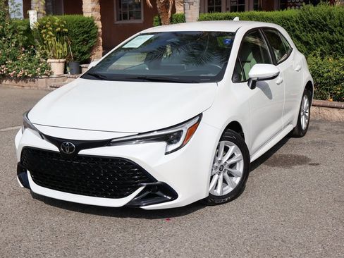 Used 2025 Toyota Corolla SE image 4