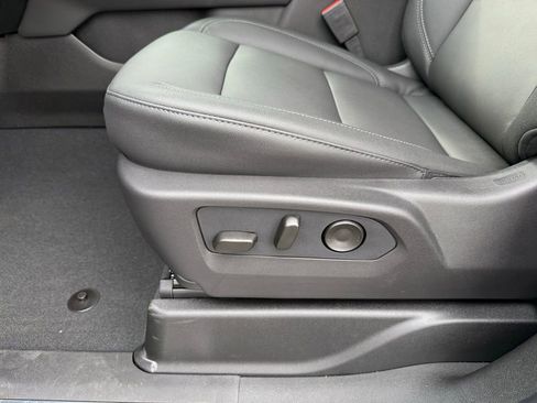 New 2026 Chevrolet Suburban LT image 11