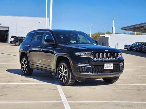 Used 2024 Jeep Grand Cherokee Limited image 2