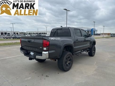 Used 2019 Toyota Tacoma TRD Off-Road AWD/4WD image 5