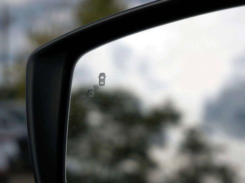 Used 2021 Nissan Versa SV image 25