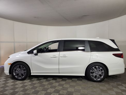 Used 2026 Honda Odyssey Touring image 4