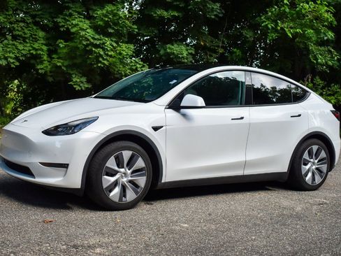 Used 2021 Tesla Model Y 2WD image 2