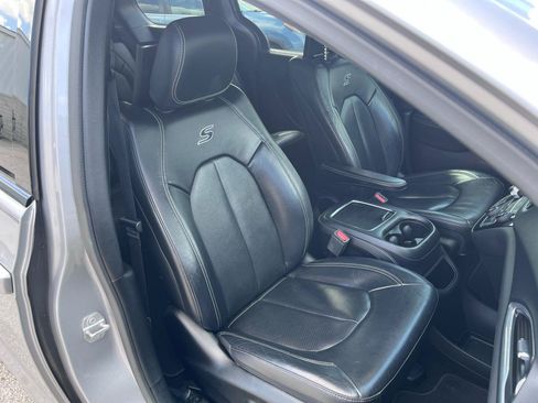 Used 2018 Chrysler Pacifica Touring-L Plus FWD image 24