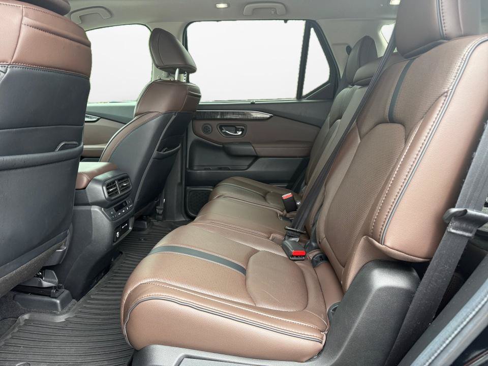 Used 2024 Honda Pilot Elite image 16