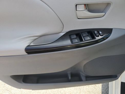 Used 2011 Toyota Sienna LE w/ Towing Pkg FWD image 18