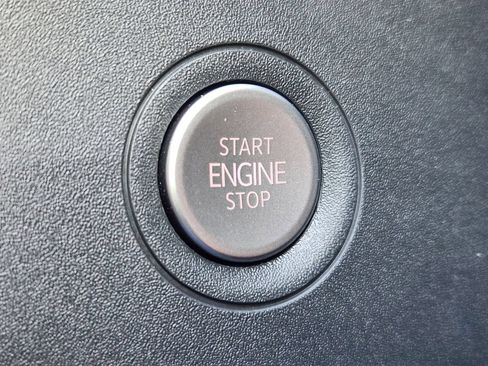 Certified 2023 Volkswagen ID.4 Pro AWD/4WD image 17