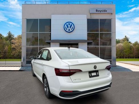 Certified 2023 Volkswagen Jetta SE w/ Panoramic Sunroof Package FWD image 5