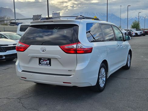 Used 2017 Toyota Sienna XLE w/ XLE Navigation Package FWD image 3