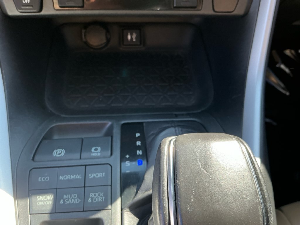 Used 2019 Toyota RAV4 XLE Premium w/ Cold Weather Package AWD/4WD image 19