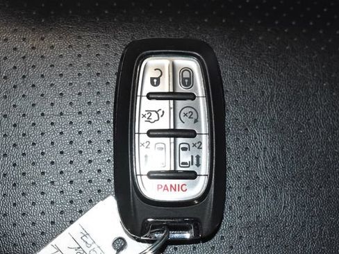 Certified 2024 Chrysler Pacifica Touring-L FWD image 35
