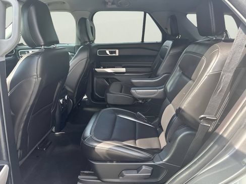 Used 2021 Ford Explorer XLT w/ Equipment Group 202A AWD/4WD image 15