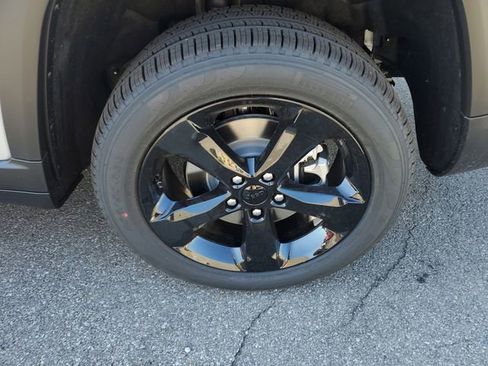 New 2025 Jeep Grand Cherokee L Limited w/ Black Appearance Package image 6